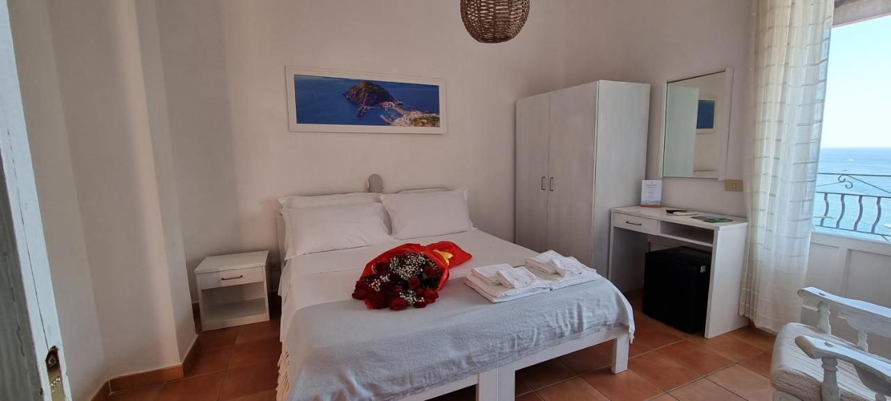 Villa Bina Sea Hotel Sant'Angelo  Eksteriør billede